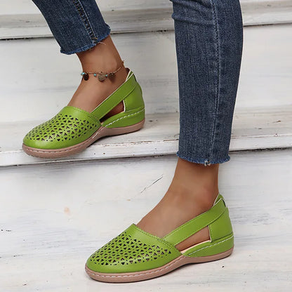 Fashionable women's sandals with closed toe, waterproof, slip-on, round design, comfortable casual shoes for women, outdoor summer shoes, available in large sizes 35–43