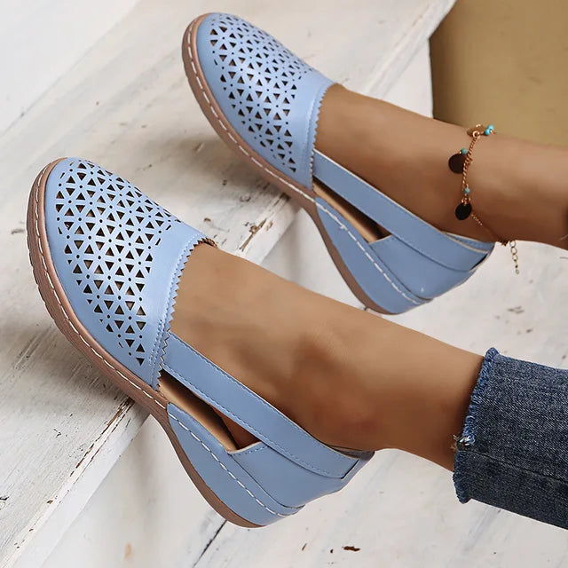 Fashionable women's sandals with closed toe, waterproof, slip-on, round design, comfortable casual shoes for women, outdoor summer shoes, available in large sizes 35–43