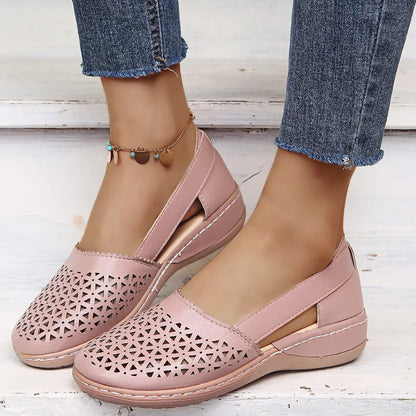 Fashionable women's sandals with closed toe, waterproof, slip-on, round design, comfortable casual shoes for women, outdoor summer shoes, available in large sizes 35–43